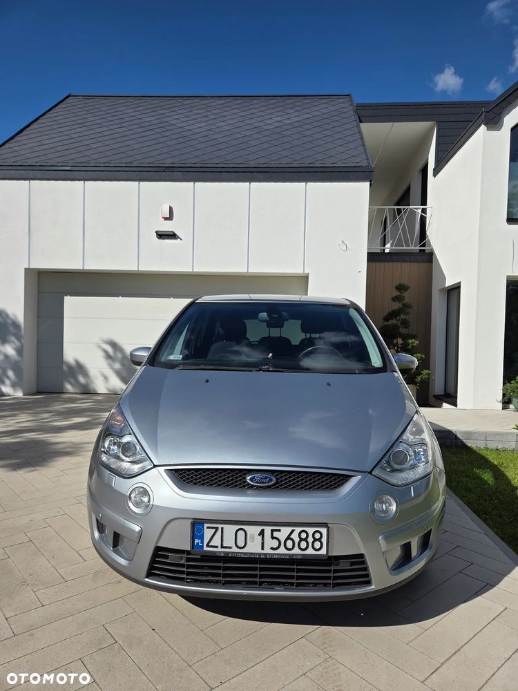 Ford S-Max - 17