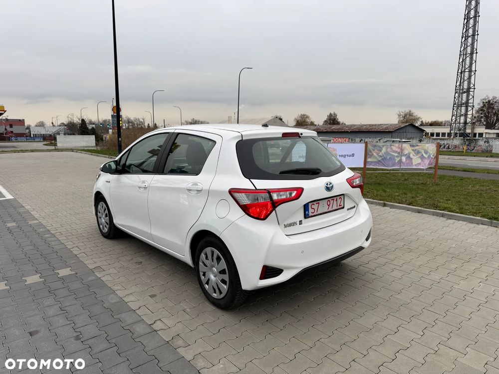 Toyota Yaris Hybrid 100 Premium - 7