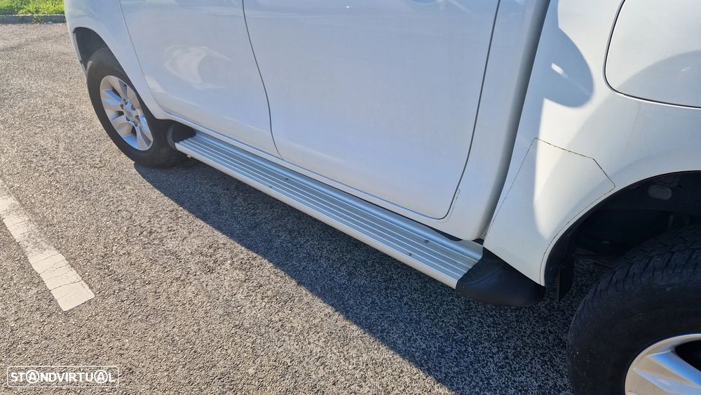 Toyota Hilux 2.4 D-4D 2WD CD Tracker - 6