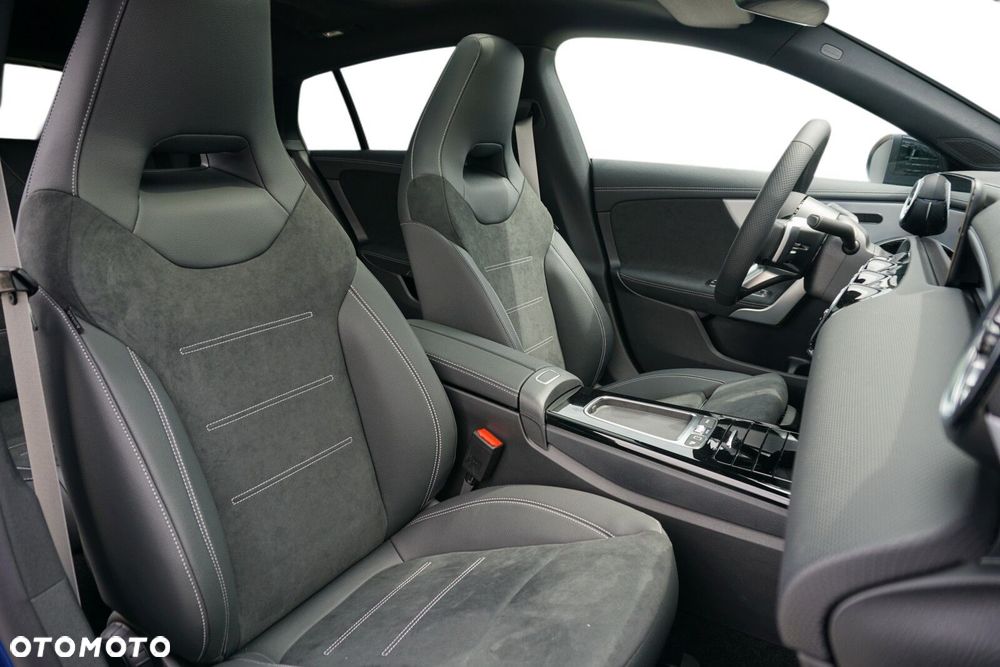 Mercedes-Benz CLA 200 AMG Line 7G-DCT - 8