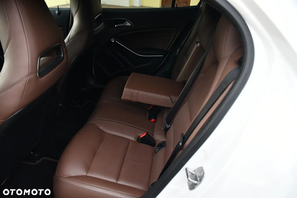 Mercedes-Benz GLA 250 4-Matic AMG Line - 21