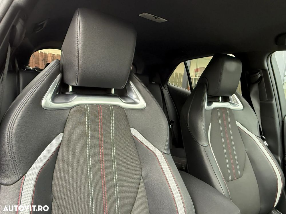 Toyota Corolla 1.8 HSD Dynamic GR Sport - 13