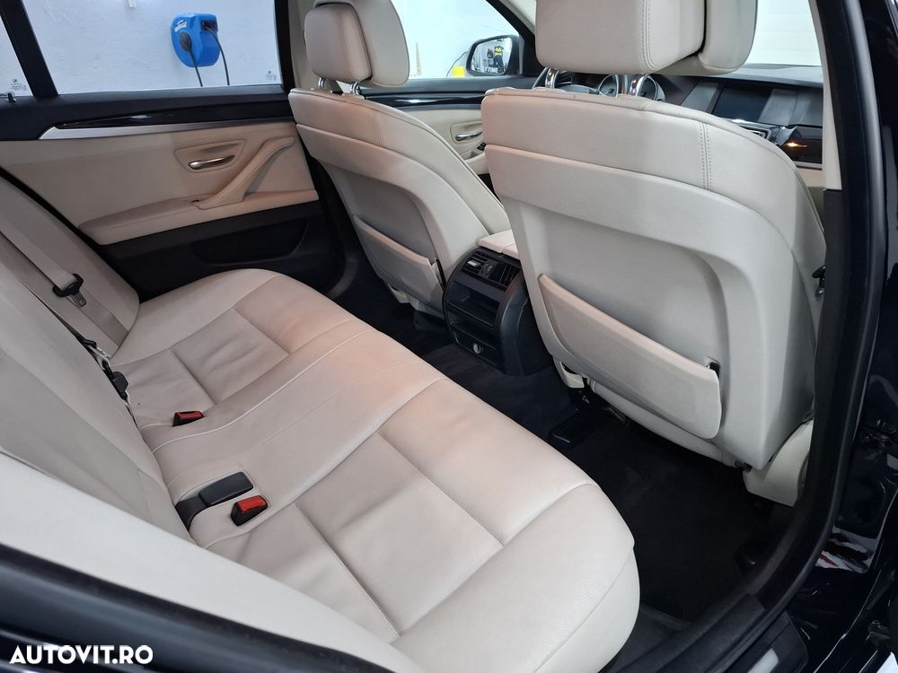 BMW Seria 5 525d xDrive AT - 14