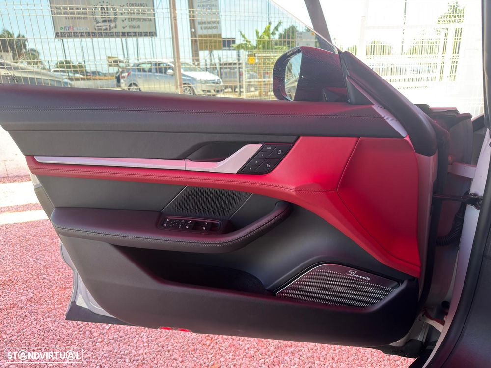 Porsche Taycan Turbo - 39