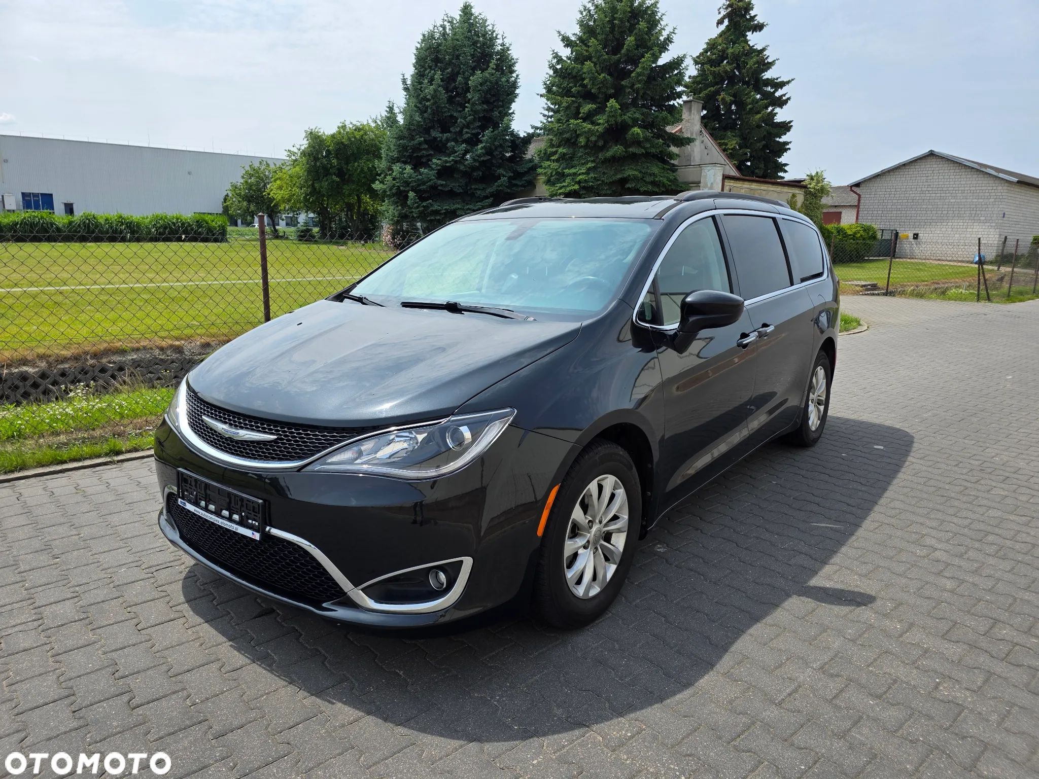 Chrysler Pacifica - 1