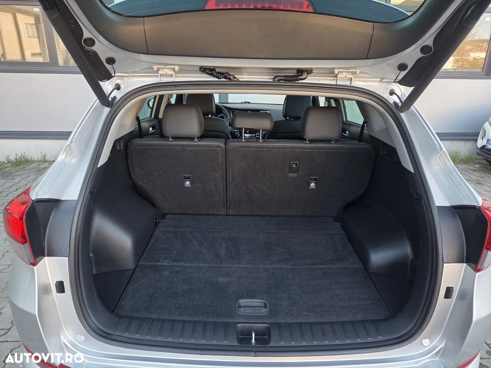 Hyundai Tucson 2.0 CRDI 4WD 6AT Luxury+ - 23