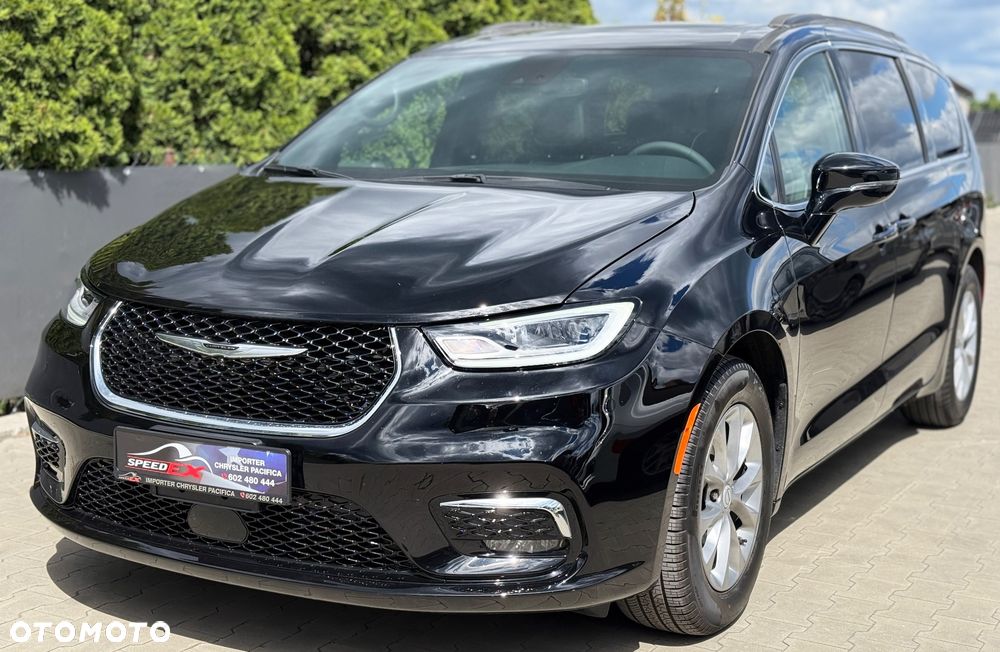 Chrysler Pacifica - 1