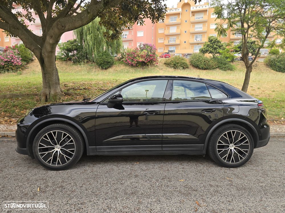 Porsche Macan Electric - 11