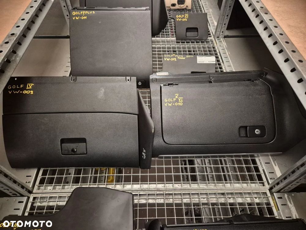 VOLKSWAGEN PORSCHE SCHOWEK PASAŻERA, ŚRODKOWY, KIEROWCY. - 6