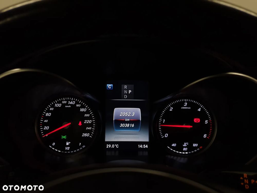 Mercedes-Benz GLC 220 d 4Matic 9G-TRONIC AMG Line - 8