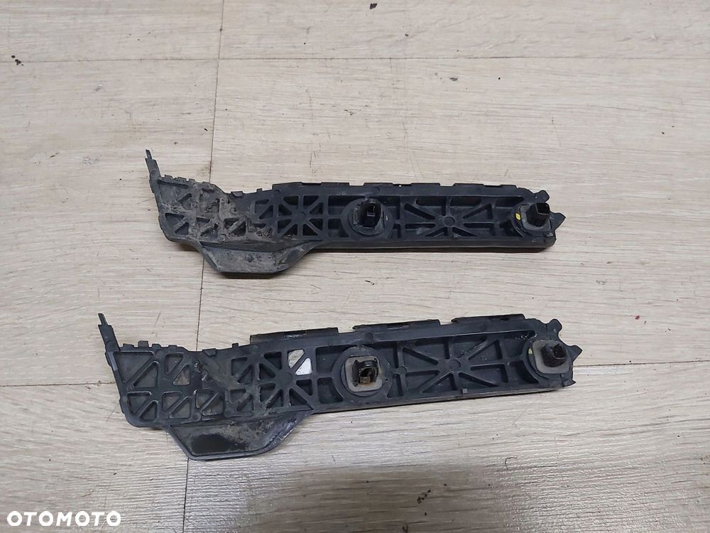 Toyota Yaris II 2006 - 2011 ślizg zderzaka tył prawy 52575-0D030 - 2