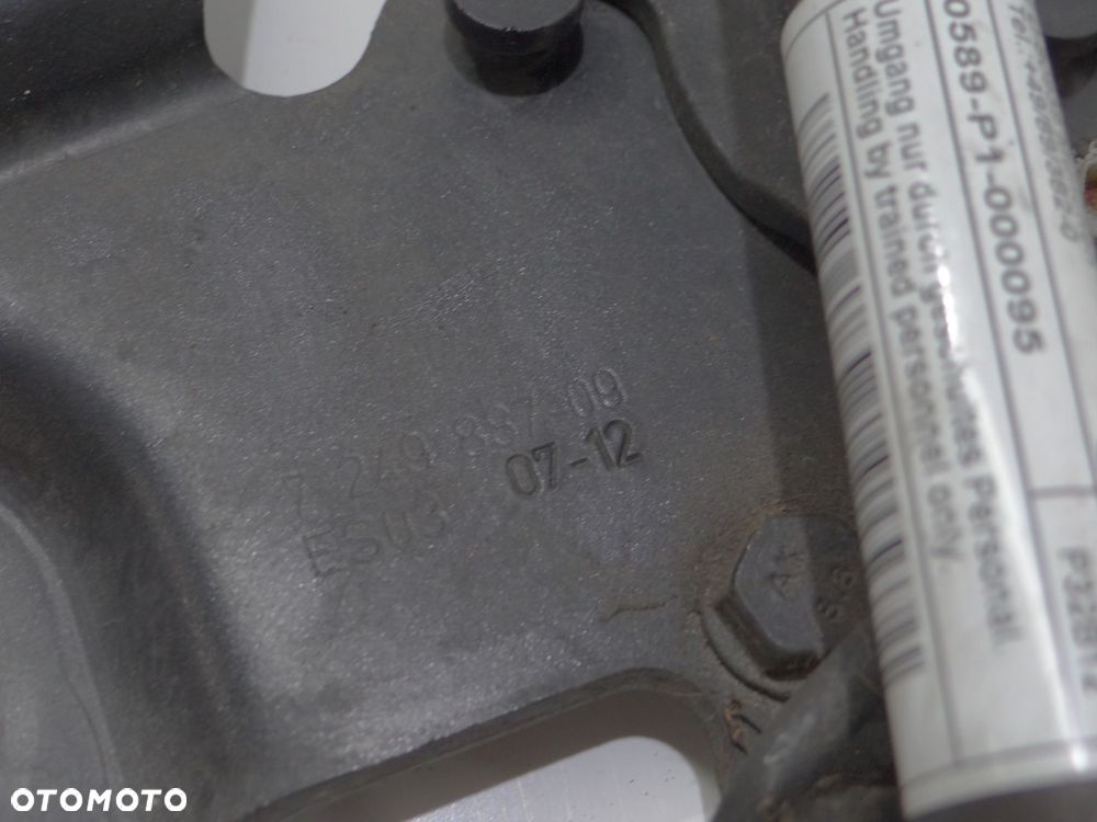 ZAWIAS MASKI NABÓJ LEWY PRZÓD BMW F11 7249887 668 - 5