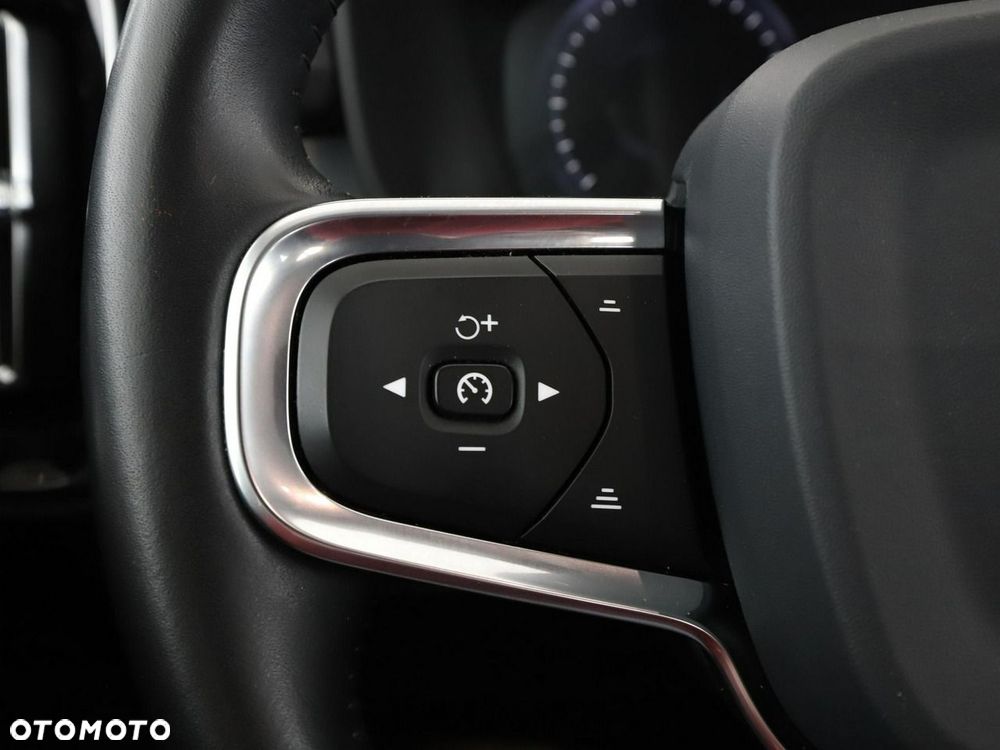 Volvo XC 40 D4 AWD Momentum Pro - 33
