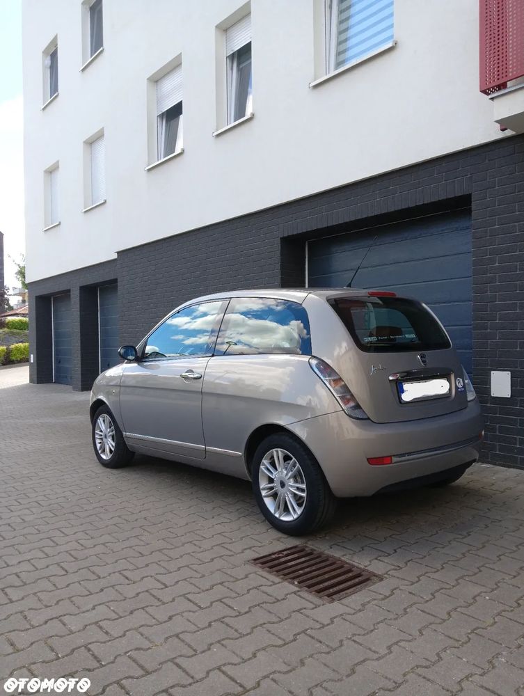 Lancia Ypsilon 1.4 8V Platino (4 os.) - 6