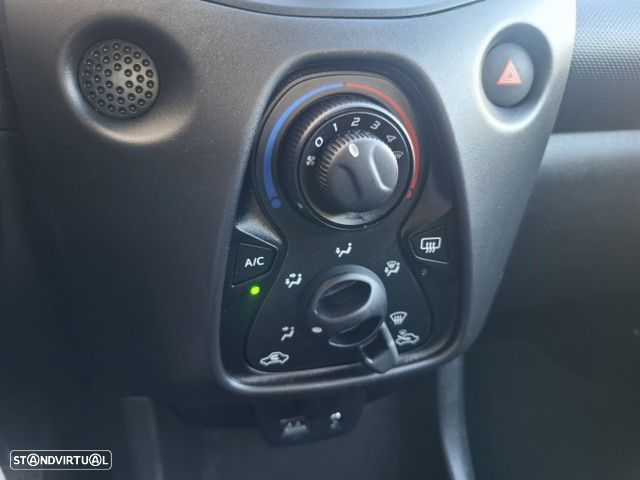Toyota Aygo 1.0 X-Play - 14