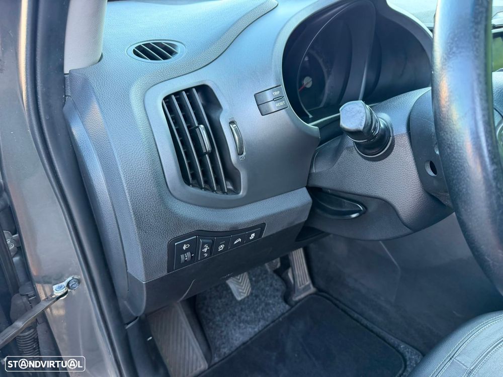Kia Sportage 1.7 CRDI ISG LX - 27