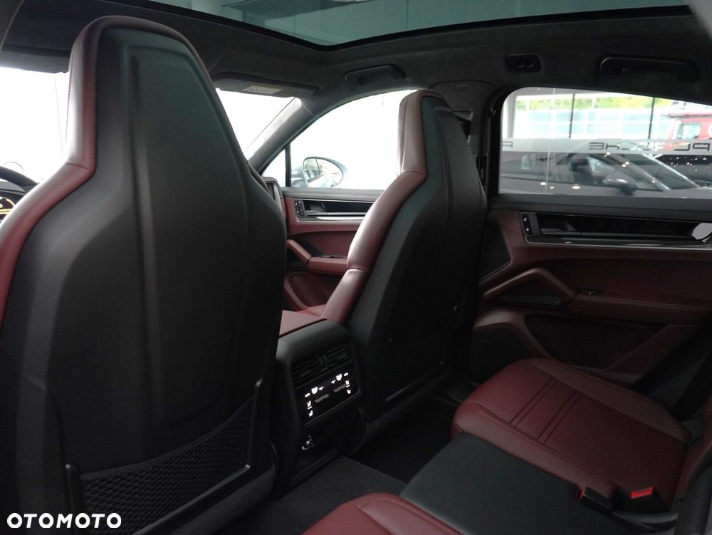 Porsche Cayenne E-Hybrid PHEV Black Edition - 32