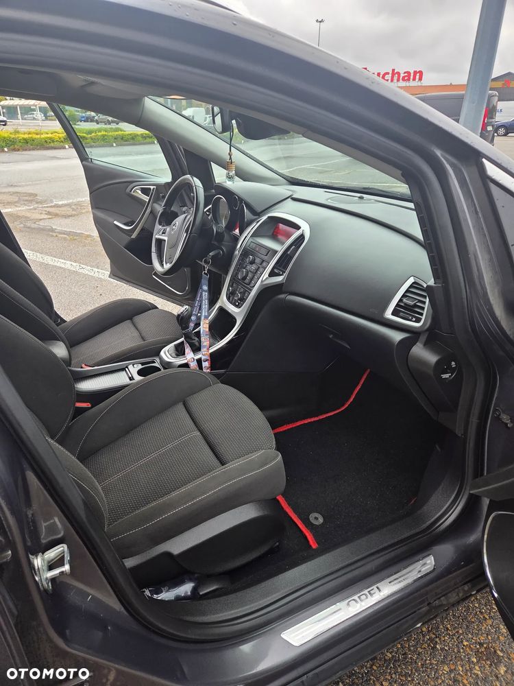 Opel Astra 2010 photo 3