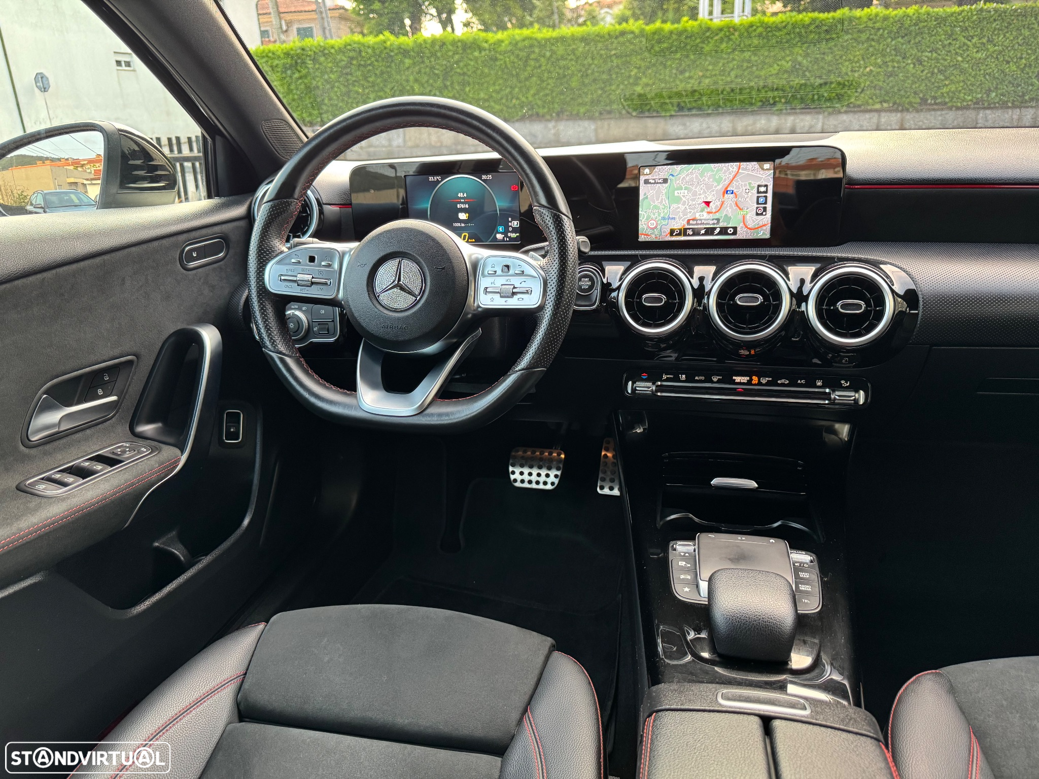 Mercedes-Benz A 250 Limousine e AMG Line - 16