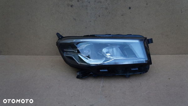 MAXUS E-DELIVER 9 DELIVER LAMPA PRAWA PRZEDNIA PRAWY PRZÓD EU