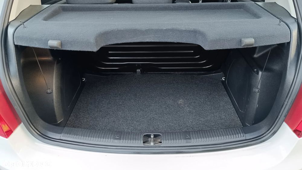 Skoda Fabia 1.2 HTP Ambiente - 21