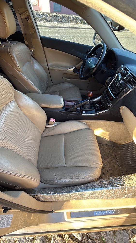 Lexus IS 220 d Luxury 25 - 12