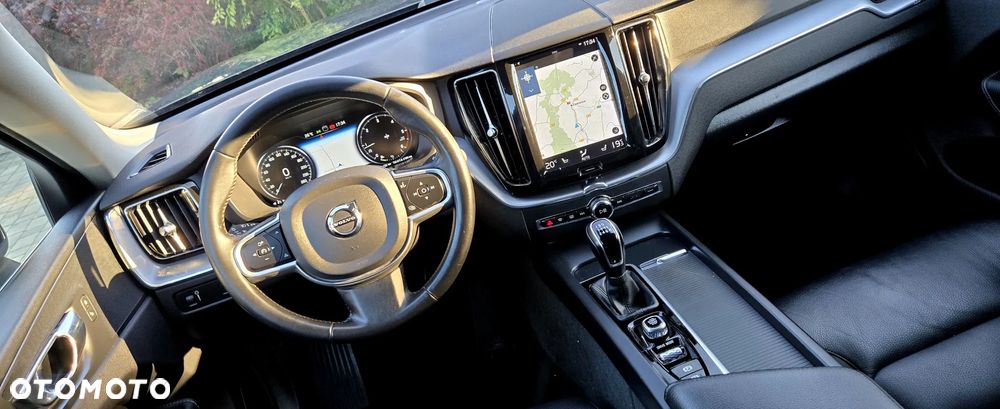 Volvo XC 60 D4 Momentum Pro - 32