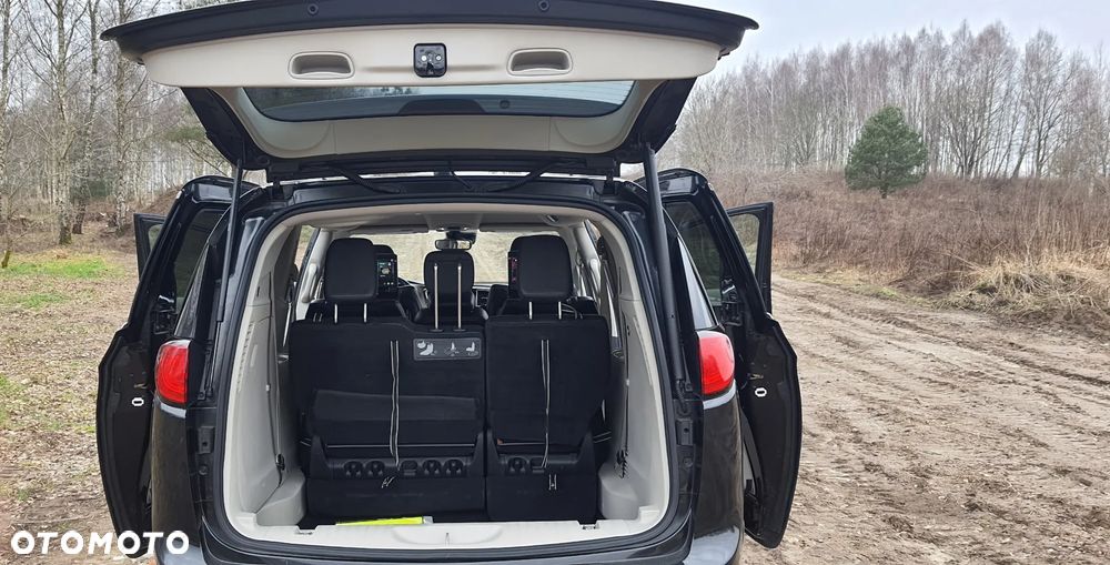 Chrysler Pacifica - 11