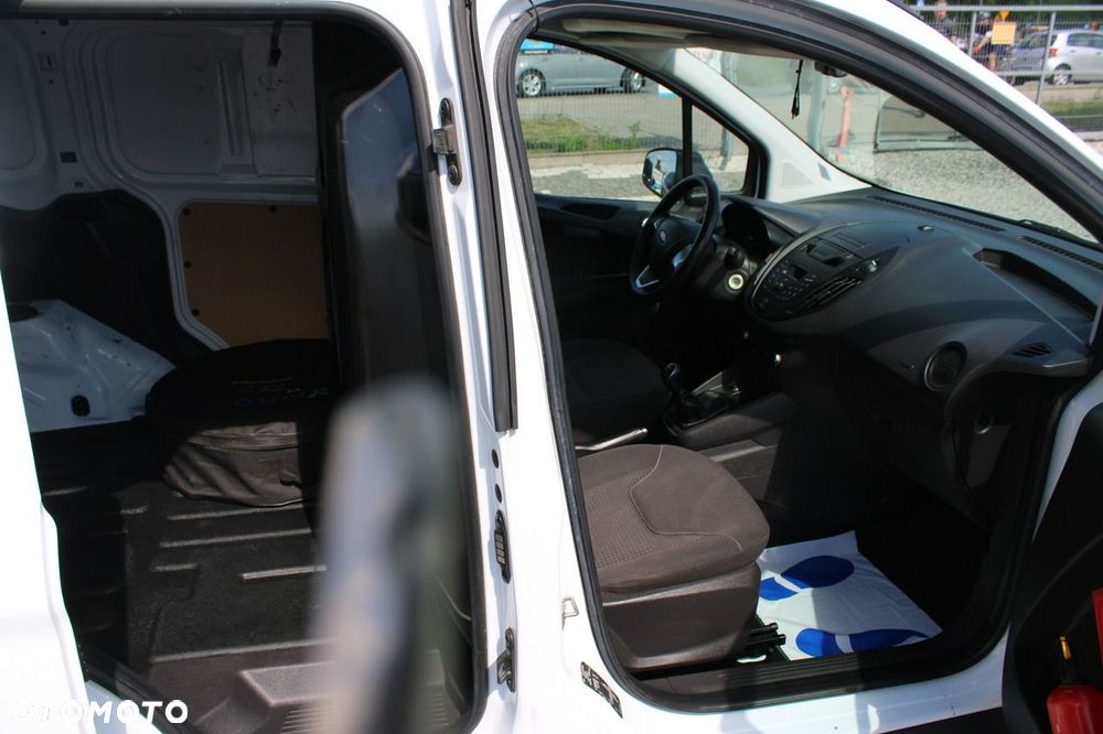 Ford Transit Courier - 19