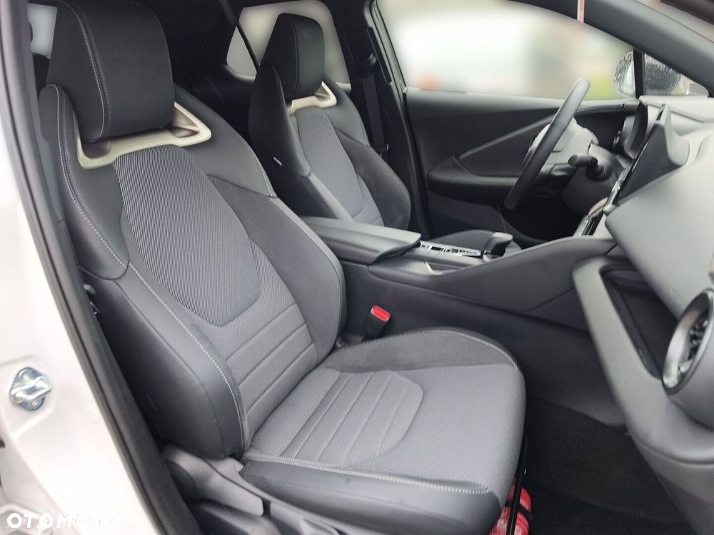 Toyota C-HR 2.0 PHEV Dynamic Force Executive - 11