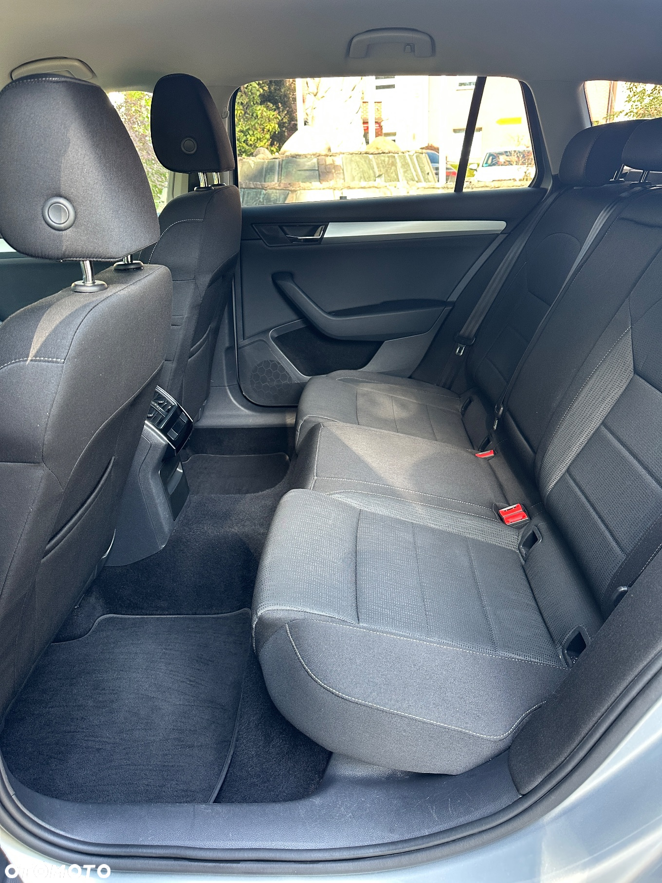 Skoda Superb 2.0 TDI Ambition DSG - 6
