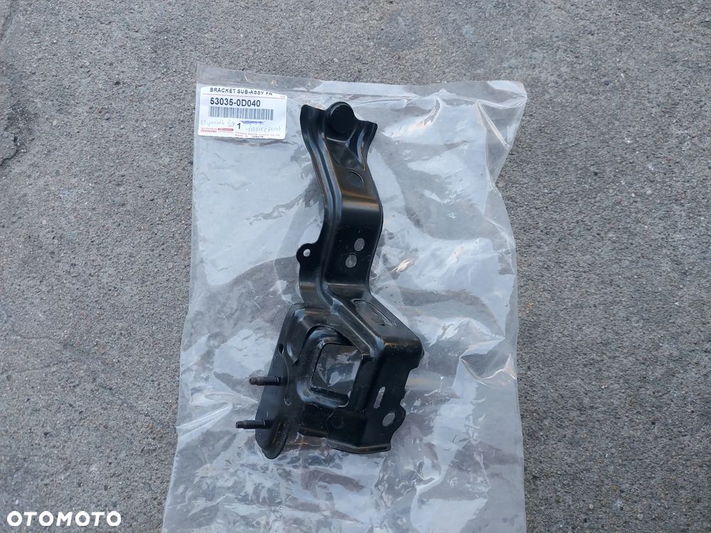 Toyota Yaris Cross 21- Wspornik Uchwyt Mocowanie Lampy Pasa R - 1