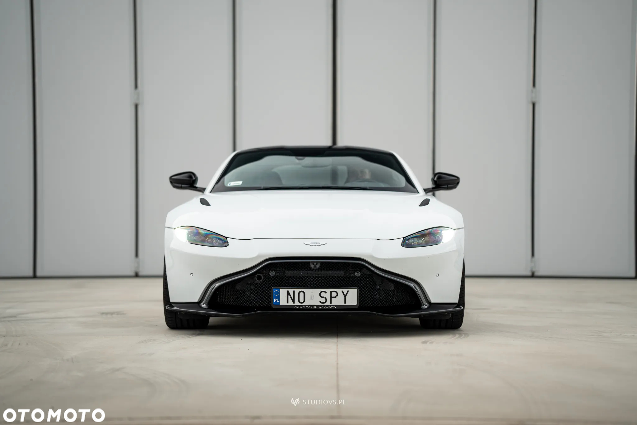 Aston Martin Vantage - 11