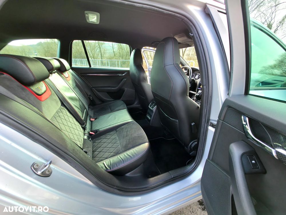 Skoda Octavia Combi 2.0 TDI 4x4 DSG RS - 12