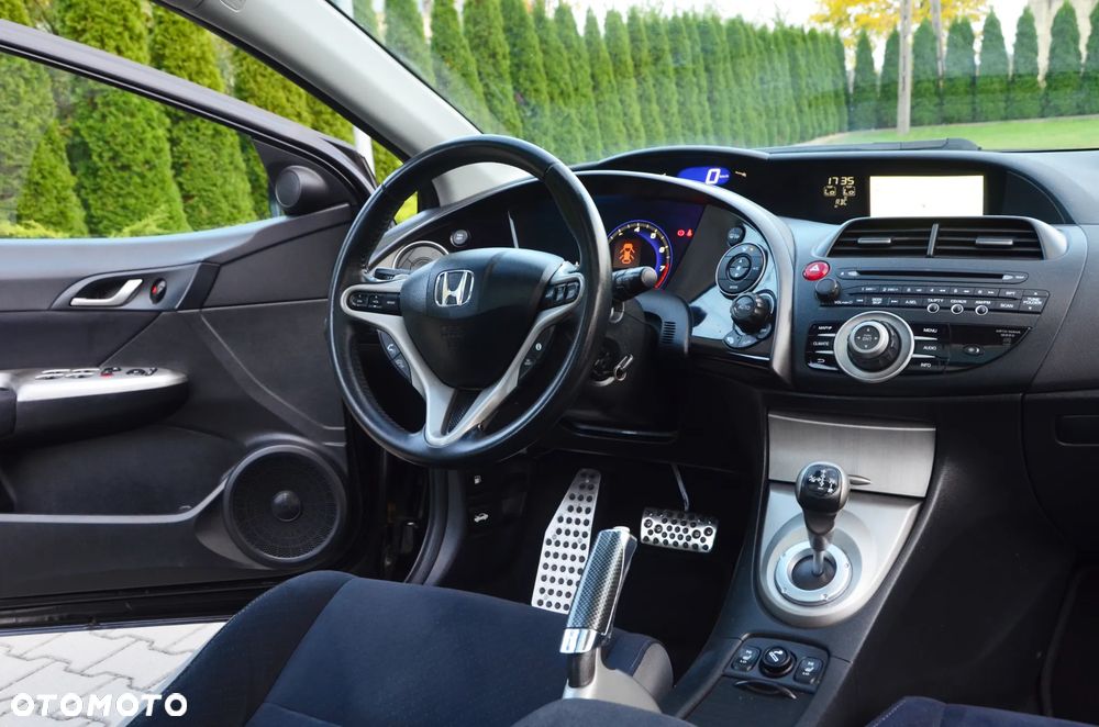Honda Civic 1.8 Executive - 29