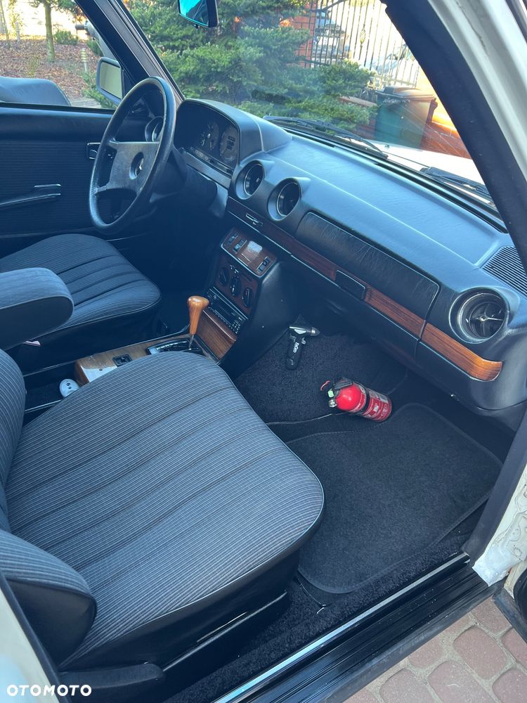 Mercedes-Benz W123 - 20