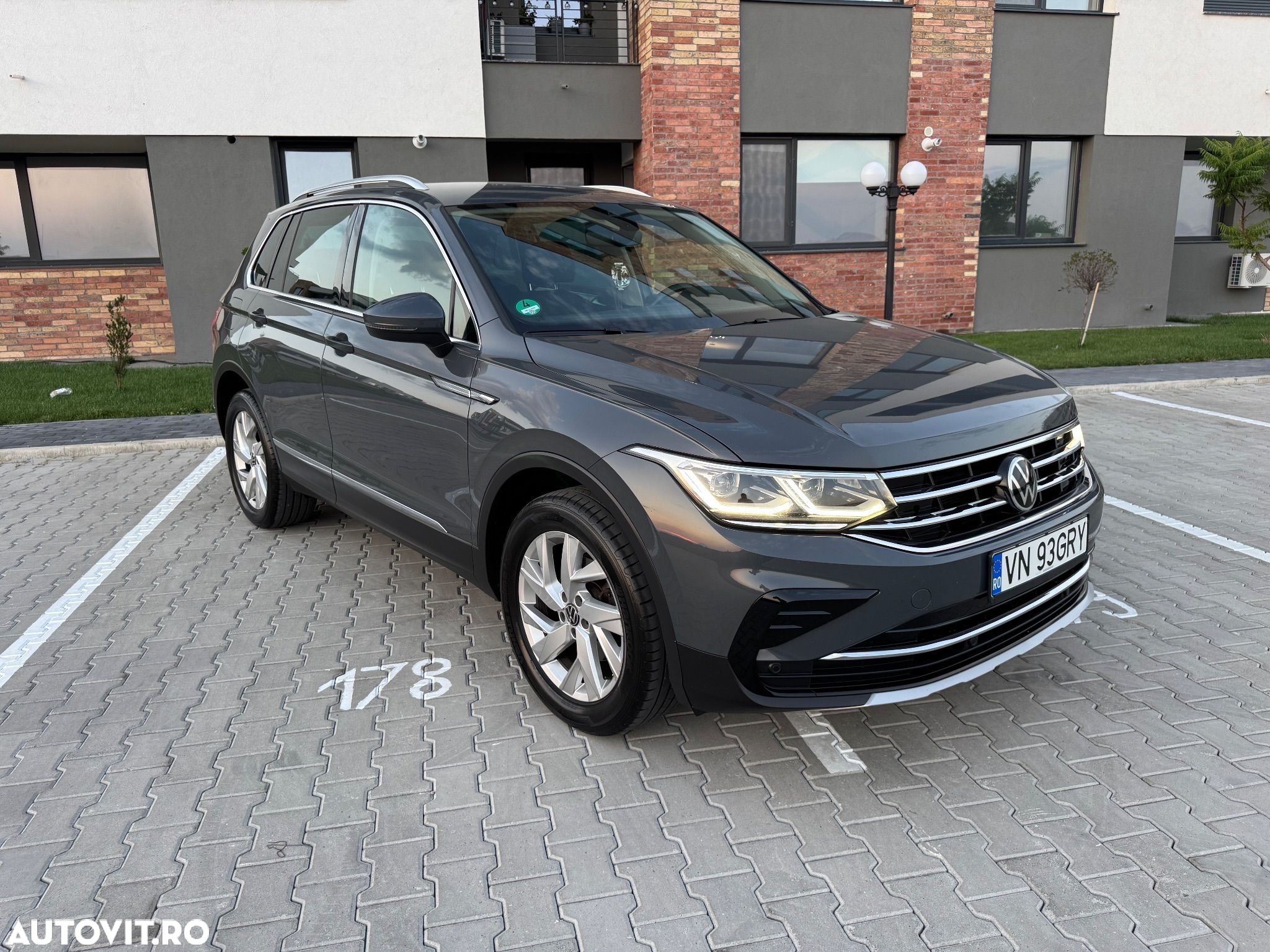 Volkswagen Tiguan 2.0 TDI SCR 4MOTION DSG Elegance - 1