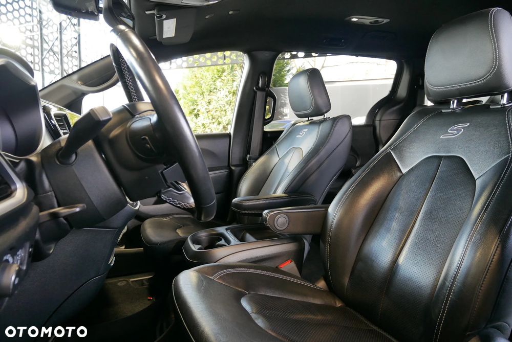 Chrysler Pacifica - 8