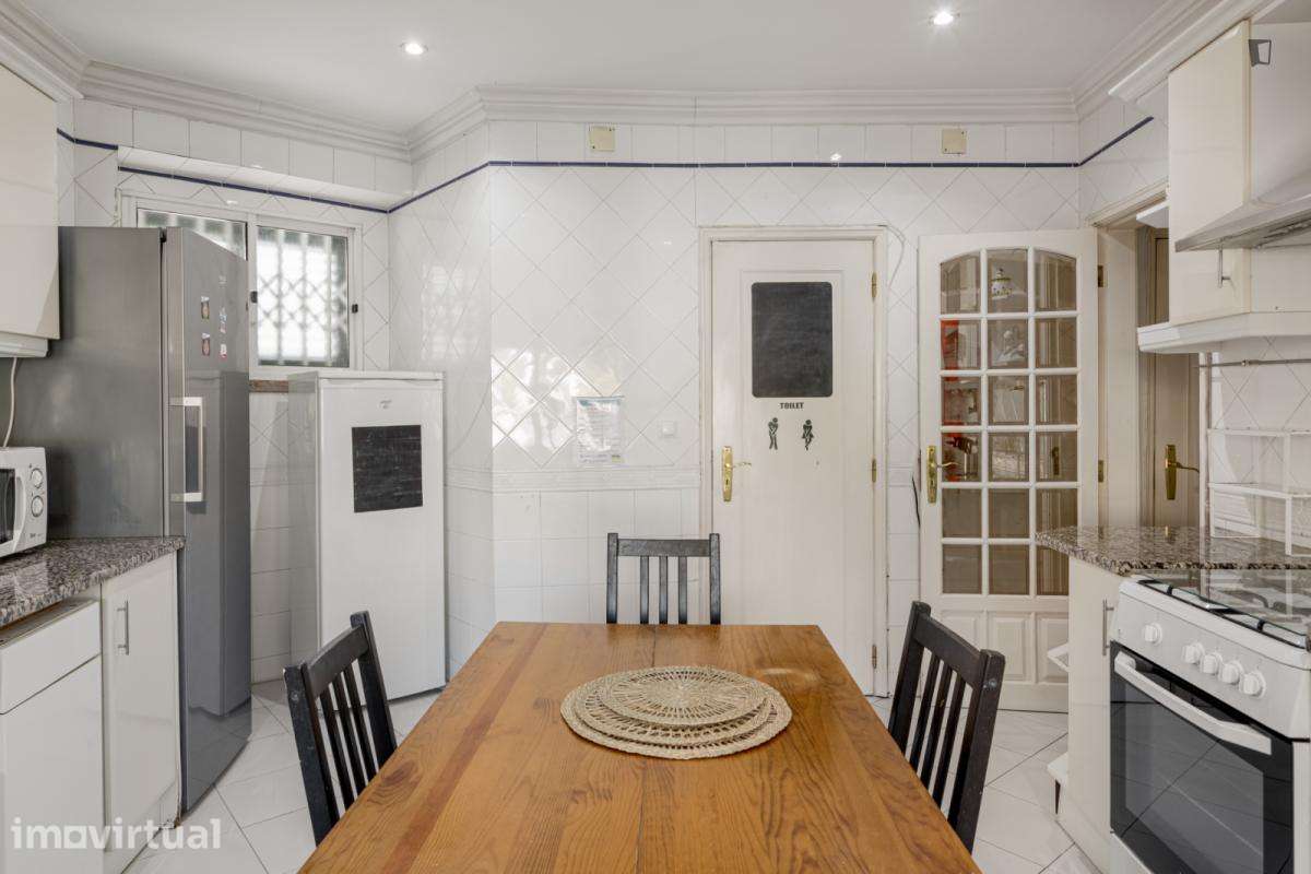 Quarto - localizado em Sete Rios Lisbon - Grande imagem: 3/14