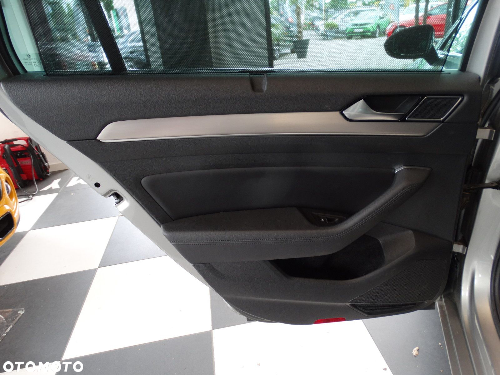 Volkswagen Passat - 12