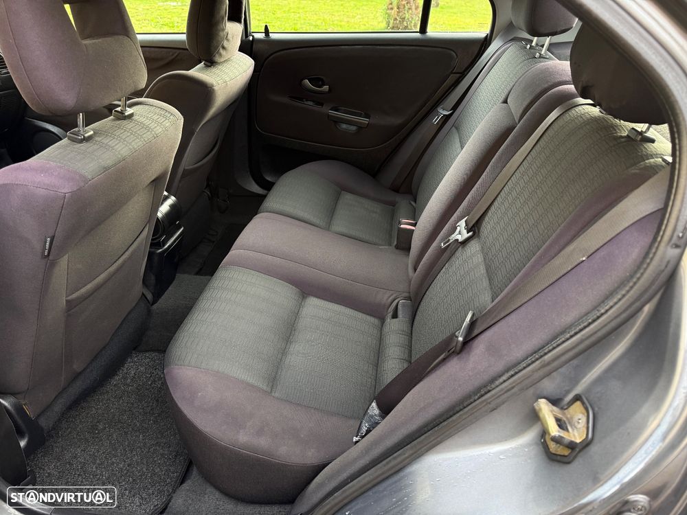 Mitsubishi Carisma HB 1.9 Di-D MP Classic JLL - 10