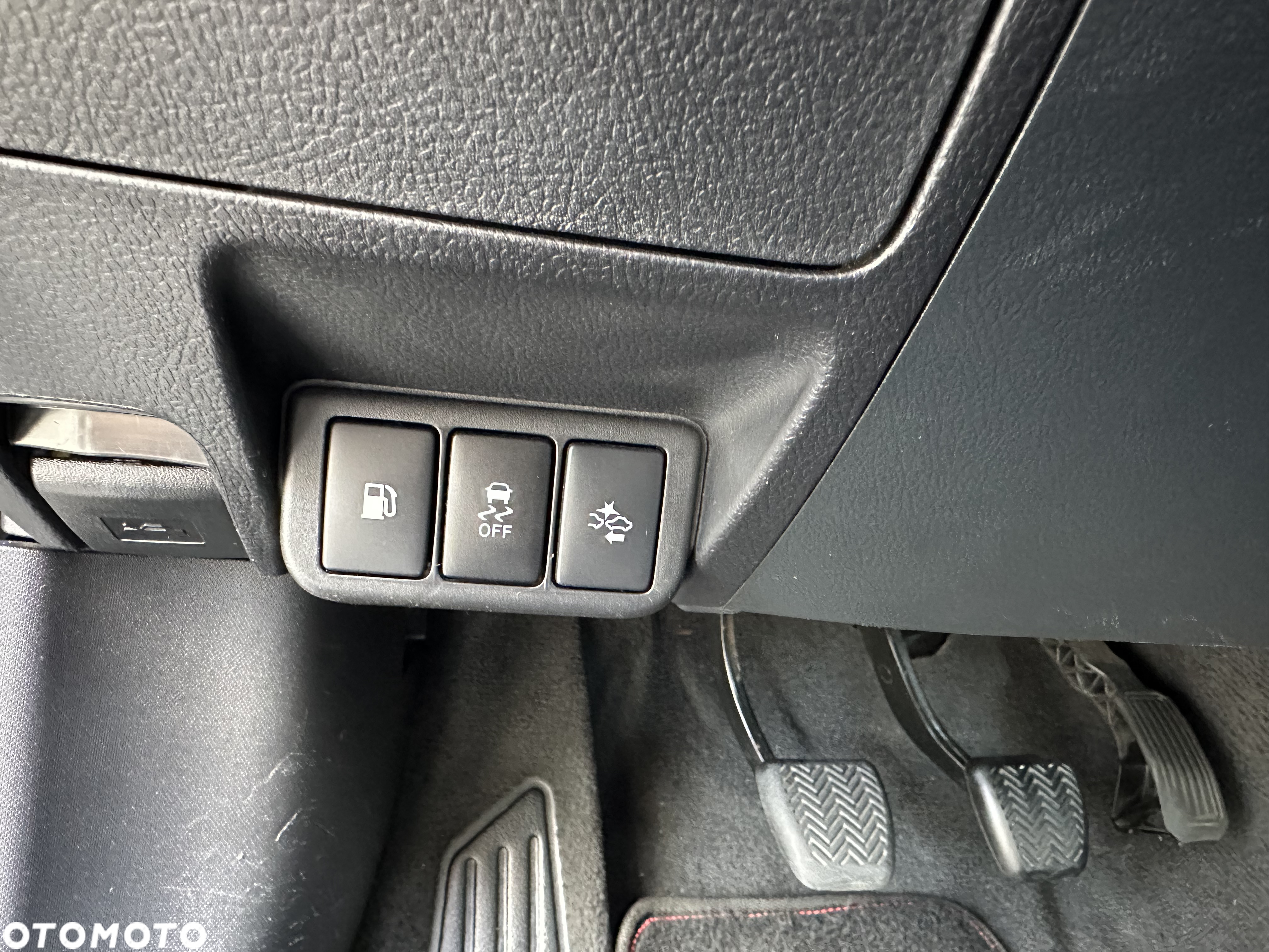 Toyota Avensis 1.6 Active - 27