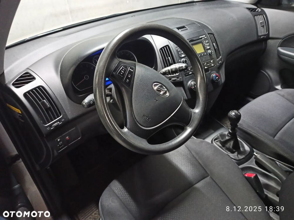 Hyundai i30 1.4 Base + - 9