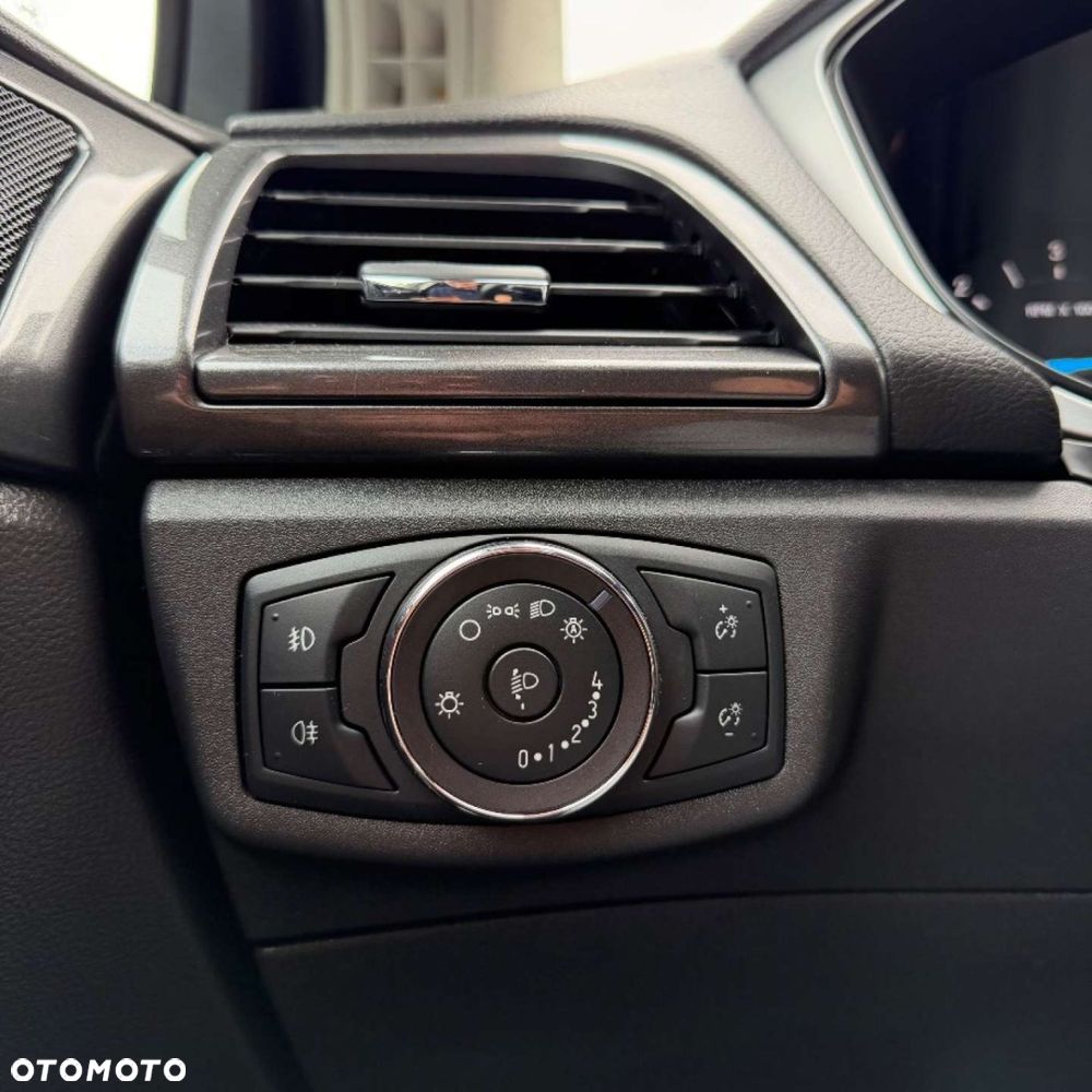 Ford Mondeo - 35