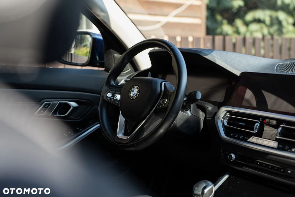 BMW Seria 3 330i Advantage sport - 15