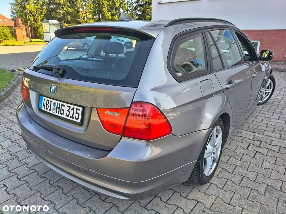 BMW Seria 3 320d DPF Edition Sport - 12