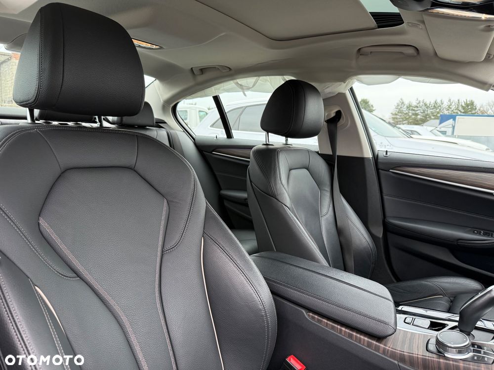 BMW Seria 5 530d xDrive Luxury Line - 31