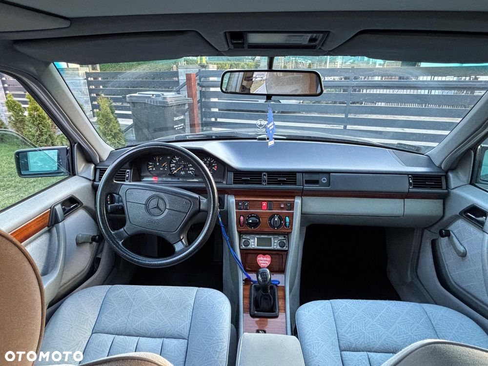 Mercedes-Benz W124 (1984-1993) - 27