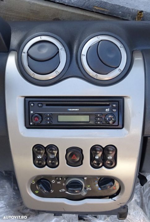 Radio CD player Dacia Sandero Stepway din 2010 - 1