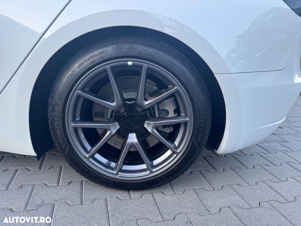 Tesla Model 3 - 3